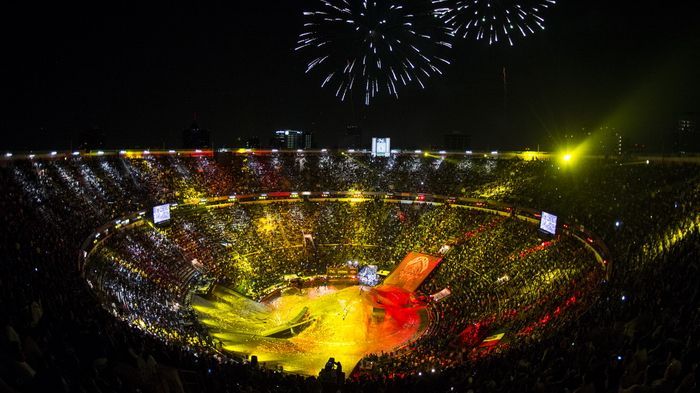 Τριάντα οκτώ χιλιάδες φαν του Red Bull X-Fighters γέμισαν την Monumental Plaza de Toros στην Πόλη του Μεξικού.
